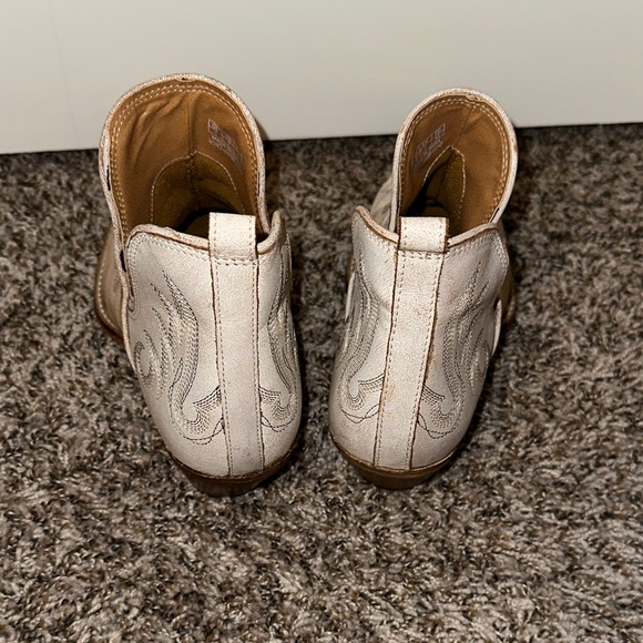 Myra Women's Cream Western Ankle Boots - Picture 4 of 5